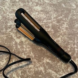 Brand new never used crimping iron for hair